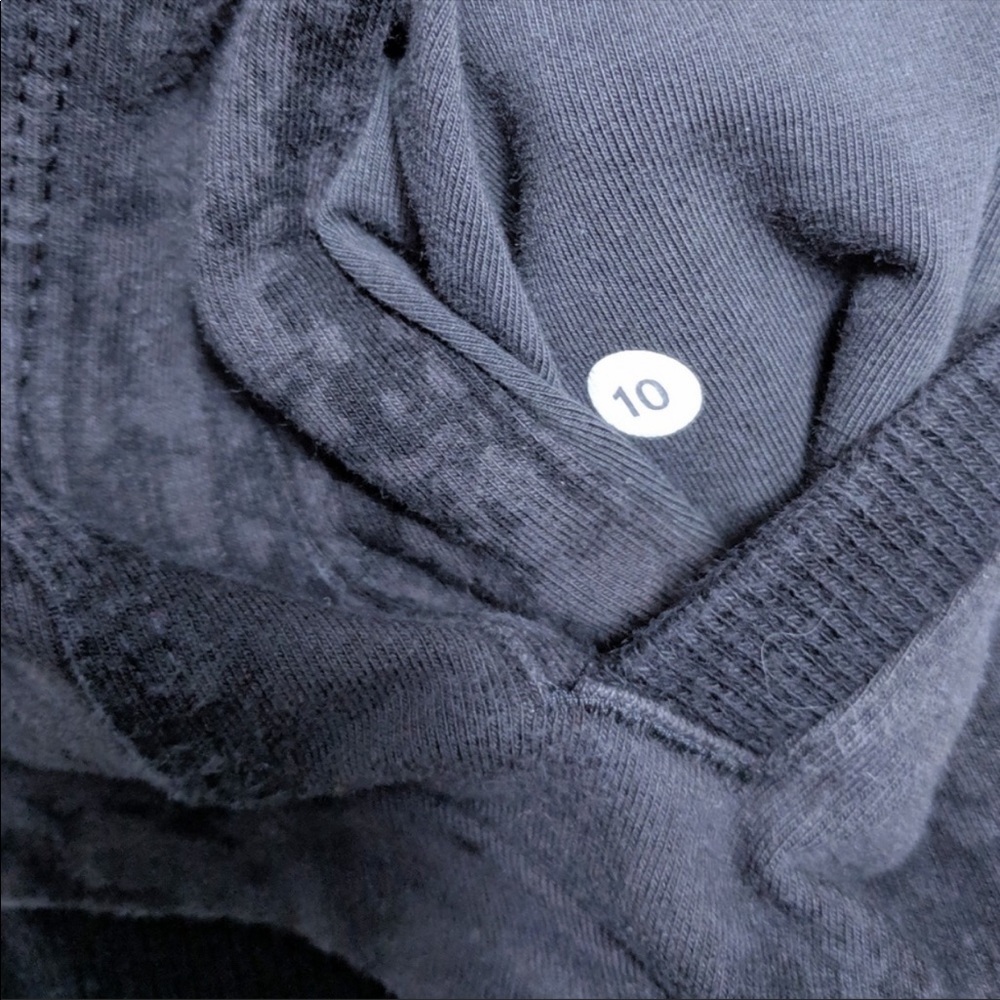 Lululemon - Picture 8 of 8